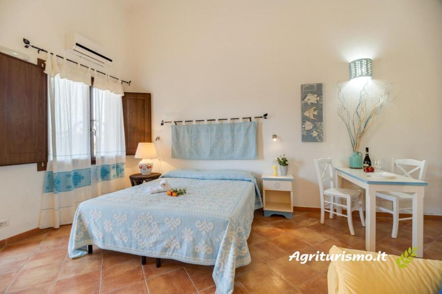 Agriturismo Campesi Casale Tra Le Vigne Aglientu Eksteriør billede